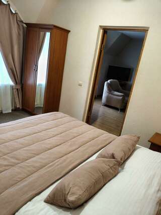 Гостиница Эврика Йошкар-Ола Номер люкс улучшенный-3