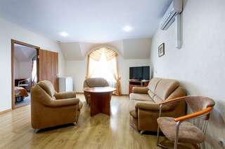 Гостиница Эврика Йошкар-Ола Люкс 3-х комнатный-1