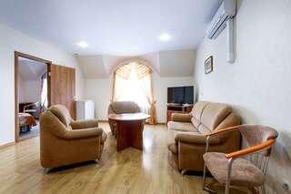 Гостиница Эврика Йошкар-Ола Номер люкс улучшенный-1